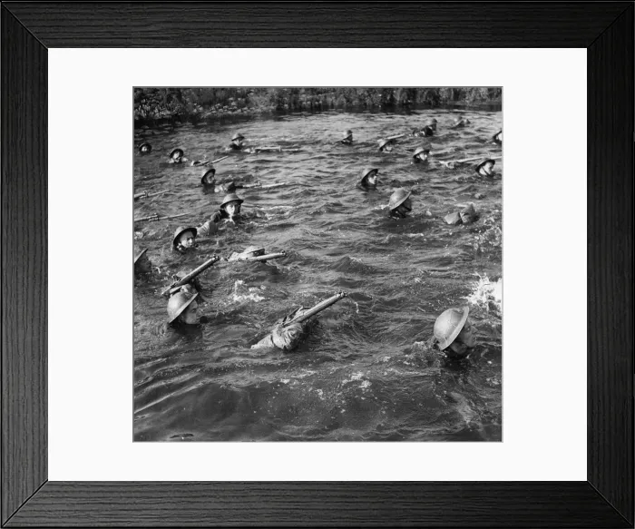 Framed Print : British Army infantry in training exercises to keep a high level of fitness