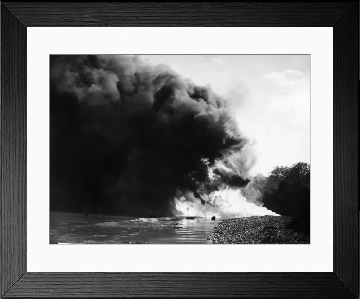 Framed Print : Picture showing how Britain prepared a fiery reception for the Germans had they Framed Print : Picture showing how Britain prepared a fiery reception for the Germans had they