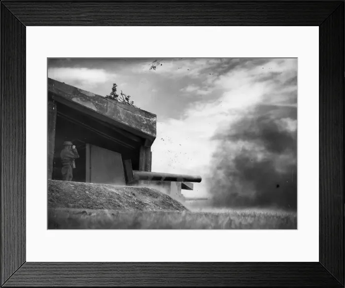 Framed Print : British Army soldiers in training, practicing invasion exercises on the East Coast of