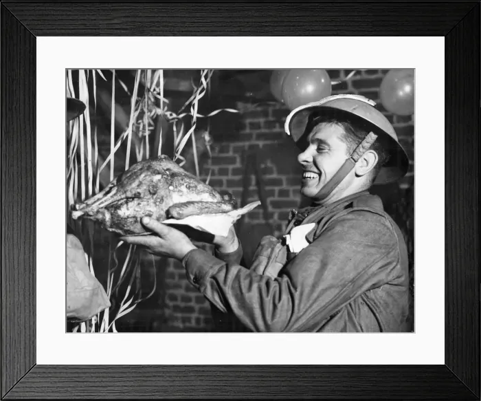 Framed Print : British troops celebrating Christmas in France. Pictured inspecting the turkey before Framed Print : British troops celebrating Christmas in France. Pictured inspecting the turkey before