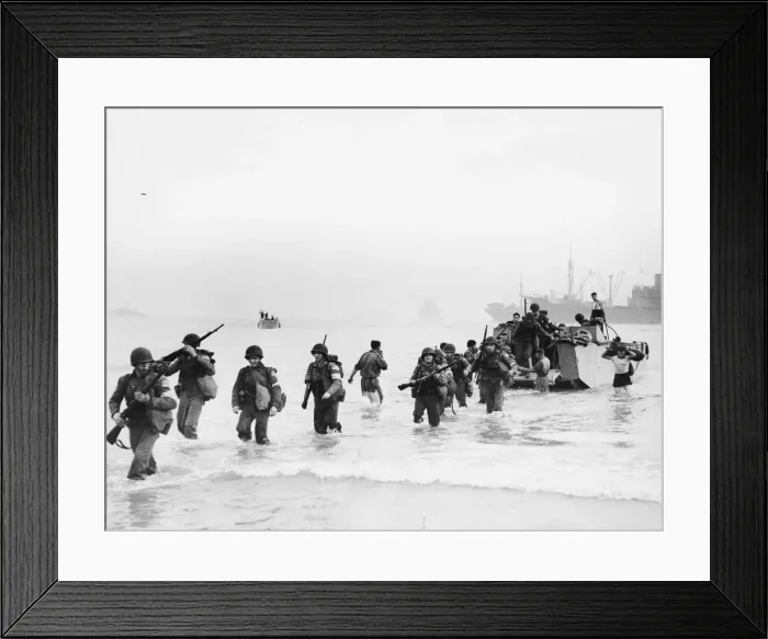 Framed Print : American troops landing at Arzew, near Oran. (Picture Framed Print : American troops landing at Arzew, near Oran. (Picture