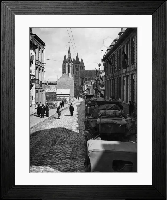 Framed Print : British forces enter Brussels. Greeting first tanks of armour. September 1944 Framed Print : British forces enter Brussels. Greeting first tanks of armour. September 1944