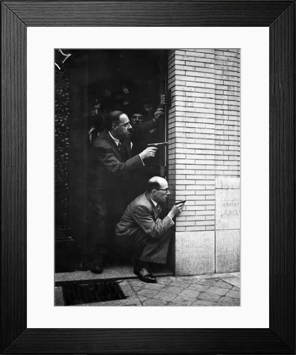 Framed Print : First pictures of British entering into Brussels. Resistance fighters in Brussels seeking Framed Print : First pictures of British entering into Brussels. Resistance fighters in Brussels seeking