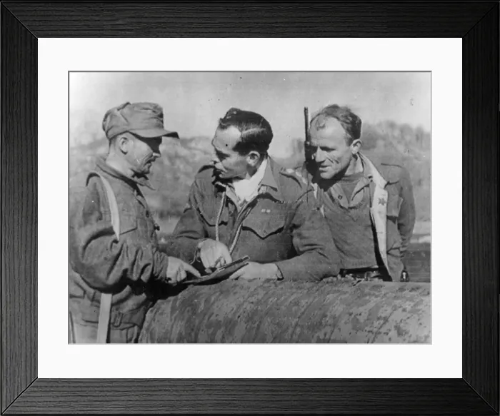 Framed Print : British Military Missions, sent to occupied countries to organise resistance against Framed Print : British Military Missions, sent to occupied countries to organise resistance against