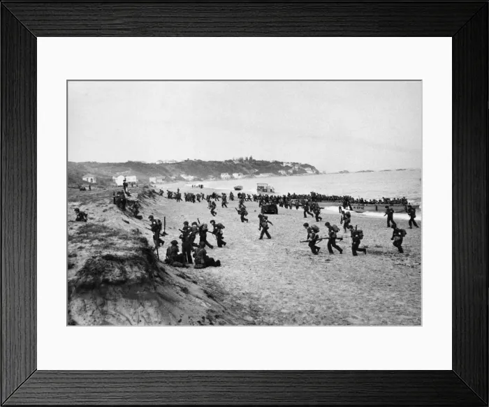Framed Print : American troops of the 34th Infantry Division landing on the beaches at Surcouf Framed Print : American troops of the 34th Infantry Division landing on the beaches at Surcouf