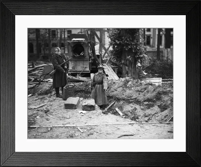 Framed Print : Russian soldiers examine the trench in the Reich Chancellery Gardens, Berlin Framed Print : Russian soldiers examine the trench in the Reich Chancellery Gardens, Berlin