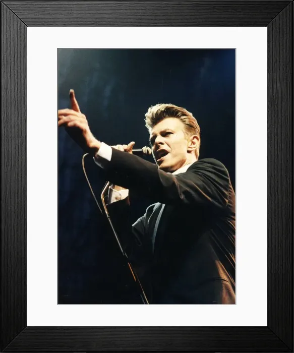 Framed Print : DAVID BOWIE IN CONCERT AT MILTON KEYNES - 5TH AUGUST 1990 Framed Print : DAVID BOWIE IN CONCERT AT MILTON KEYNES - 5TH AUGUST 1990