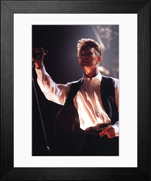 Framed Print : DAVID BOWIE IN CONCERT AT MILTON KEYNES - 5TH AUGUST 1990 Framed Print : DAVID BOWIE IN CONCERT AT MILTON KEYNES - 5TH AUGUST 1990