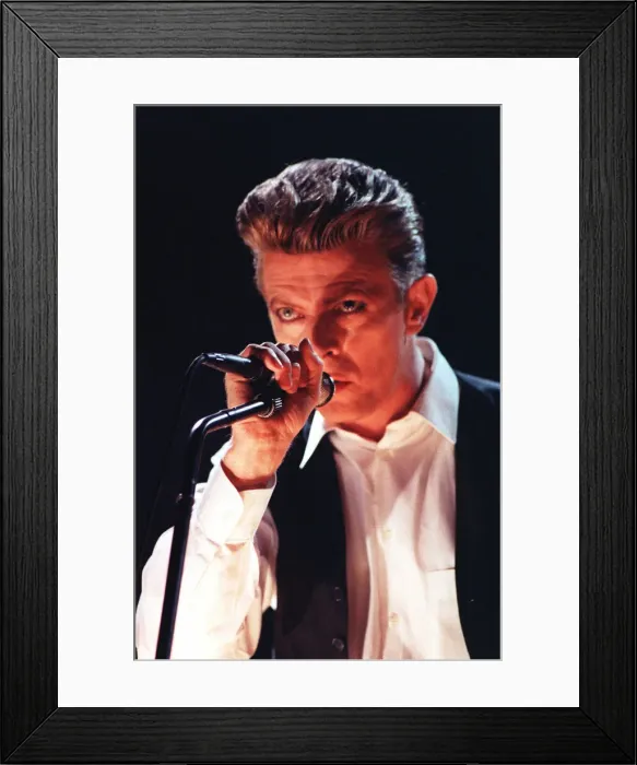 Framed Print : DAVID BOWIE IN CONCERT AT MILTON KEYNES - 5TH AUGUST 1990 Framed Print : DAVID BOWIE IN CONCERT AT MILTON KEYNES - 5TH AUGUST 1990