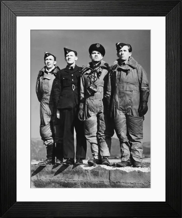 Framed Print : A Czech, a Pole and an Englishman, with their sergeant air gunner instructor Framed Print : A Czech, a Pole and an Englishman, with their sergeant air gunner instructor