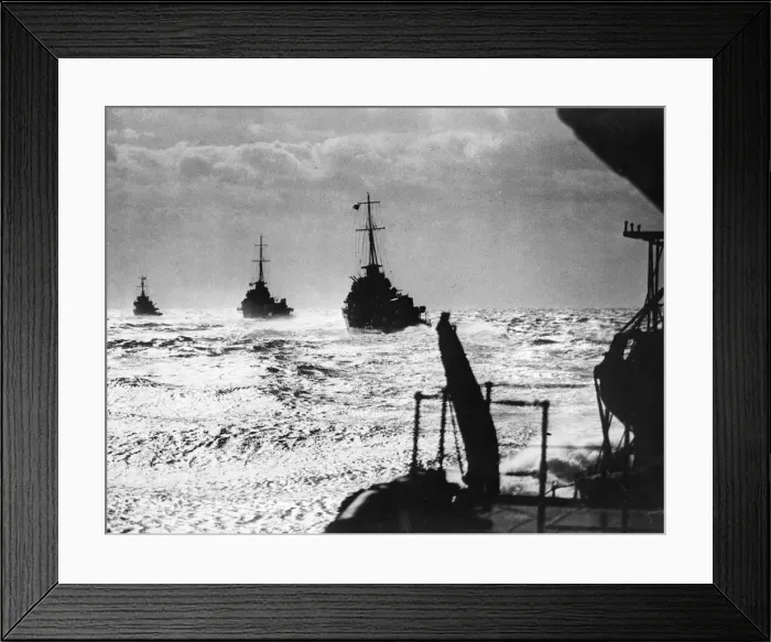 Framed Print : British destroyers at sea. Destroyers silhouetted against the skyline