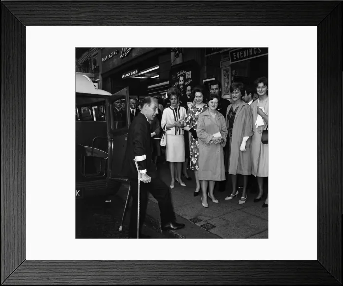 Framed Print : Stirling Moss showed his gratitude to the nurses who looked after him in hospital by