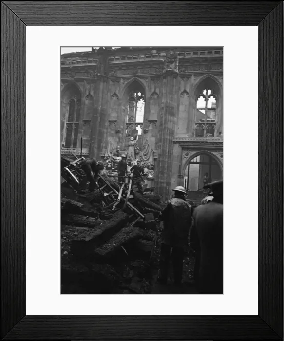 Framed Print : Salvage workers pick through the burnt out remains of London Framed Print : Salvage workers pick through the burnt out remains of London