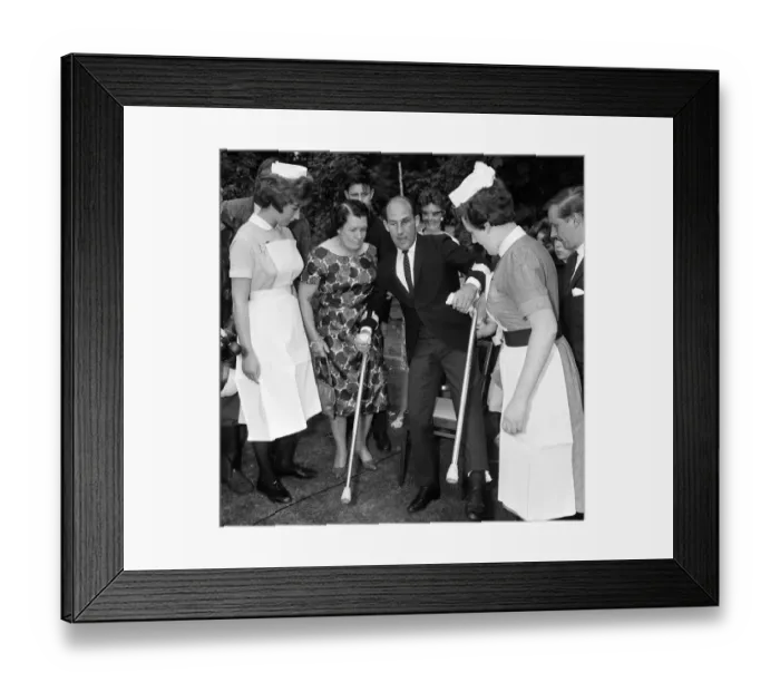 Framed Print : Stirling Moss leaving Atkinson Morley Hospital in Wimbledon