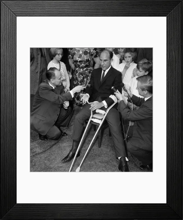 Framed Print : Stirling Moss leaving Atkinson Morley Hospital in Wimbledon Framed Print : Stirling Moss leaving Atkinson Morley Hospital in Wimbledon