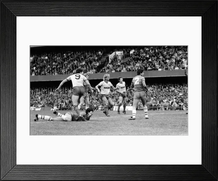 Framed Print : Chelsea 2 - 3 Watford, League Division One match held at Stamford Bridge Framed Print : Chelsea 2 - 3 Watford, League Division One match held at Stamford Bridge