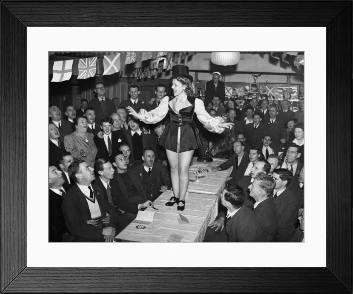 Framed Print : 64 men from the the Queen Mary Hospital in Roehampton were entertained to a lunch tea Framed Print : 64 men from the the Queen Mary Hospital in Roehampton were entertained to a lunch tea