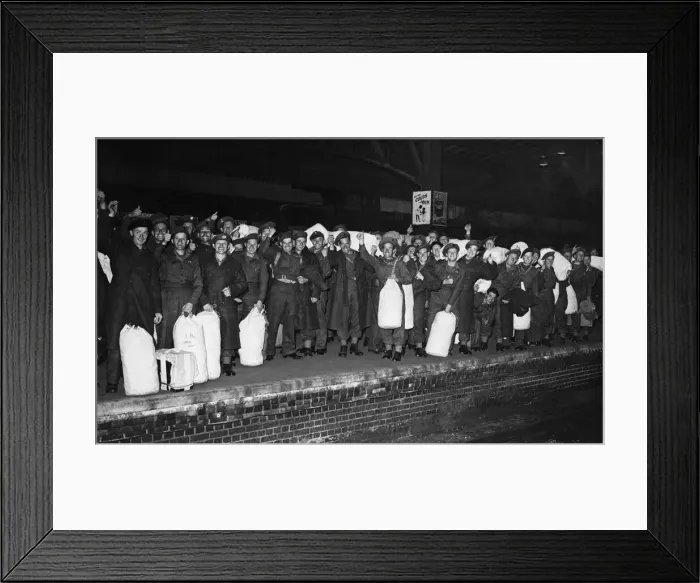 Framed Print : British troops give the thumbs up as they return home following their release Framed Print : British troops give the thumbs up as they return home following their release