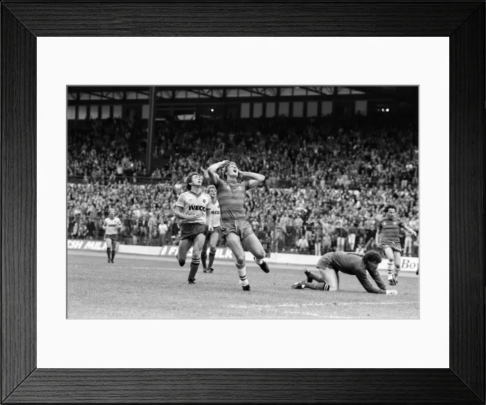 Framed Print : Chelsea 2 - 3 Watford, League Division One match held at Stamford Bridge Framed Print : Chelsea 2 - 3 Watford, League Division One match held at Stamford Bridge