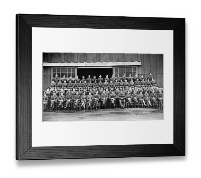 Framed Print : The staff of a Royal Auxiliary Air Force (RAuxAF) Barrage Balloon depot at Caerau, Ely