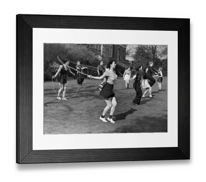 Framed Print : Miss Muriel Haddesley, former England cricketer, county golfer