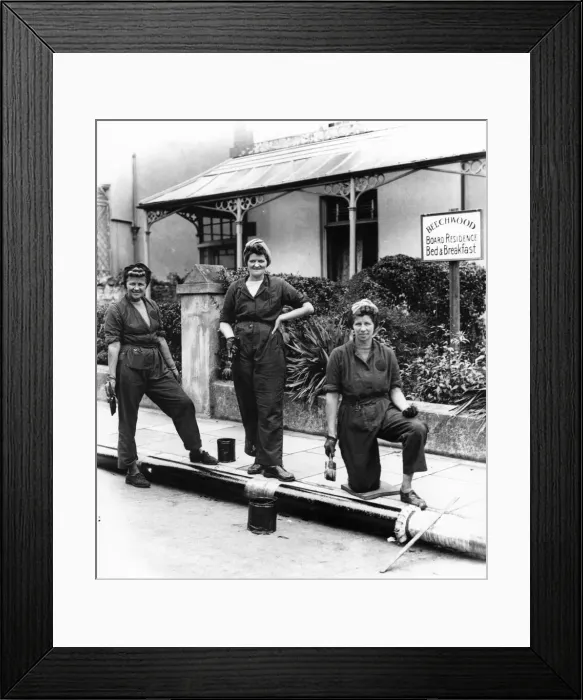 Framed Print : National Fire Service workers Mrs E Berry, Miss G Heath Framed Print : National Fire Service workers Mrs E Berry, Miss G Heath