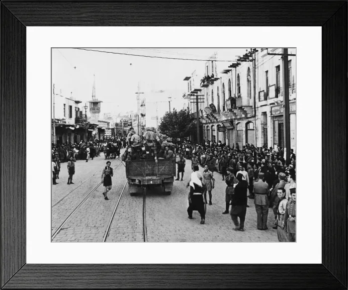Framed Print : Allied forces enter Damascus. Transport of the Free French
