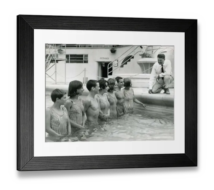 Framed Print : A last word of advice from team manager Ray Fear for the Stoke on Trent cross channel