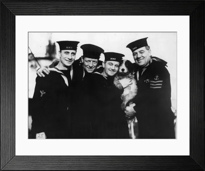 Framed Print : One of the oldest destroyers at sea today, the 27-year old British Royal Navy Framed Print : One of the oldest destroyers at sea today, the 27-year old British Royal Navy