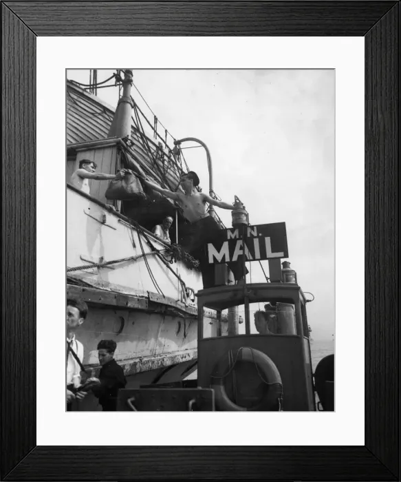 Framed Print : At this invasion port on the South Coast of England, Royal Navy postmen deliver 6000 Framed Print : At this invasion port on the South Coast of England, Royal Navy postmen deliver 6000
