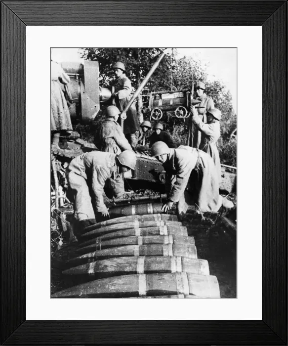Framed Print : The Red Army liberating Byelorussia (Belarus). Powerful guns in the firing position Framed Print : The Red Army liberating Byelorussia (Belarus). Powerful guns in the firing position