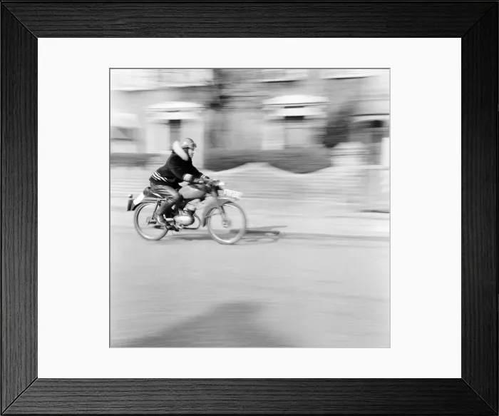 Framed Print : Fee £75 for online and £150 for print Beryl Swain