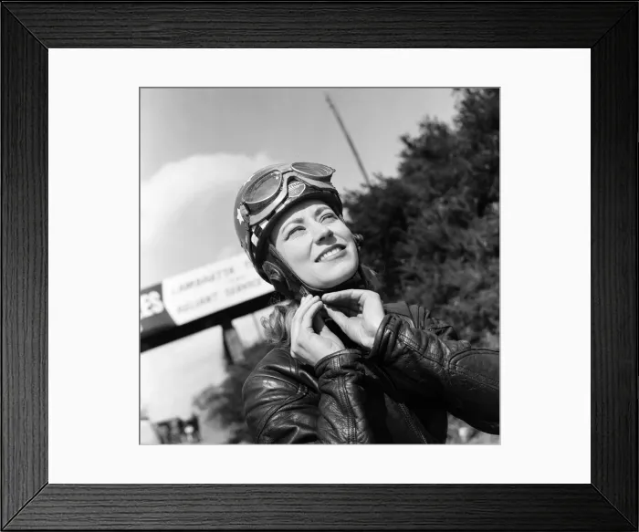 Framed Print : Fee £75 for online and £150 for print Beryl Swain