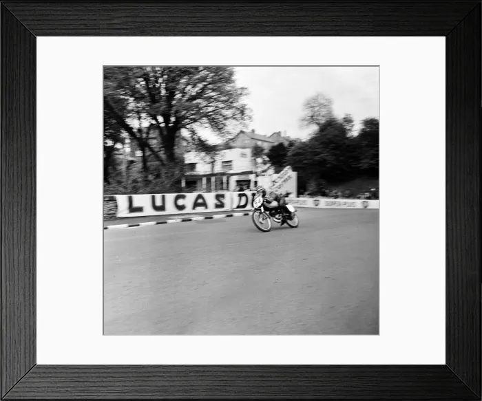 Framed Print : Fee £75 for online and £150 for print Beryl Swain