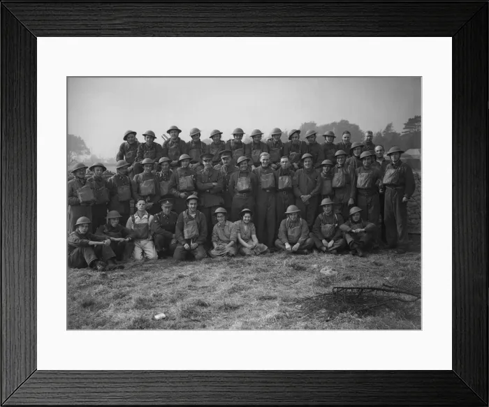 Framed Print : Soldiers of an anti aircraft battery at an un-disclosed location close to Birmingham Framed Print : Soldiers of an anti aircraft battery at an un-disclosed location close to Birmingham