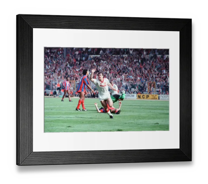 Framed Print : Crystal Palace 3-3 Manchester United, FA Cup Final, Wembley Stadium Framed Print : Crystal Palace 3-3 Manchester United, FA Cup Final, Wembley Stadium