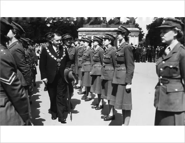The Mayor of Reading, Councillor W. E. C. McIlroy, inspecting members of the Auxiliary