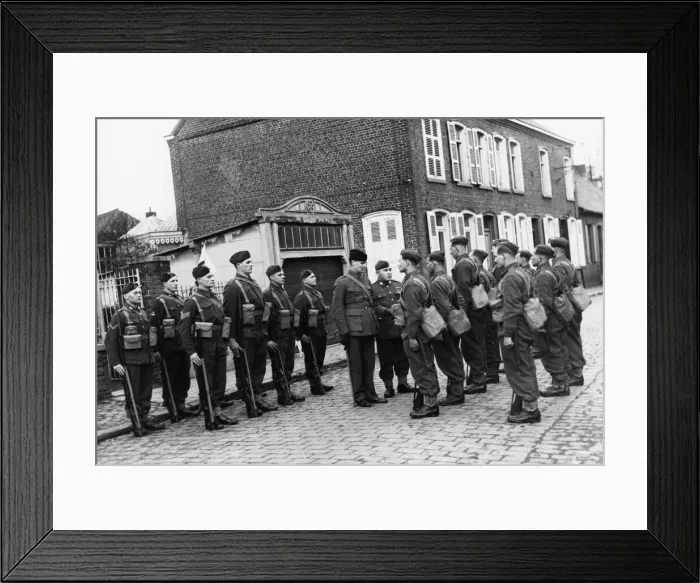 Framed Print : A battalion of the Hampshire Regiment serving with we British Expeditionary Force in Framed Print : A battalion of the Hampshire Regiment serving with we British Expeditionary Force in