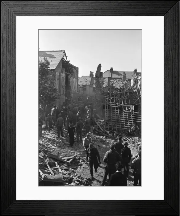 Framed Print : The scene at No. 38 Dudley Road, Folkestone when a shell fired from the German batteries