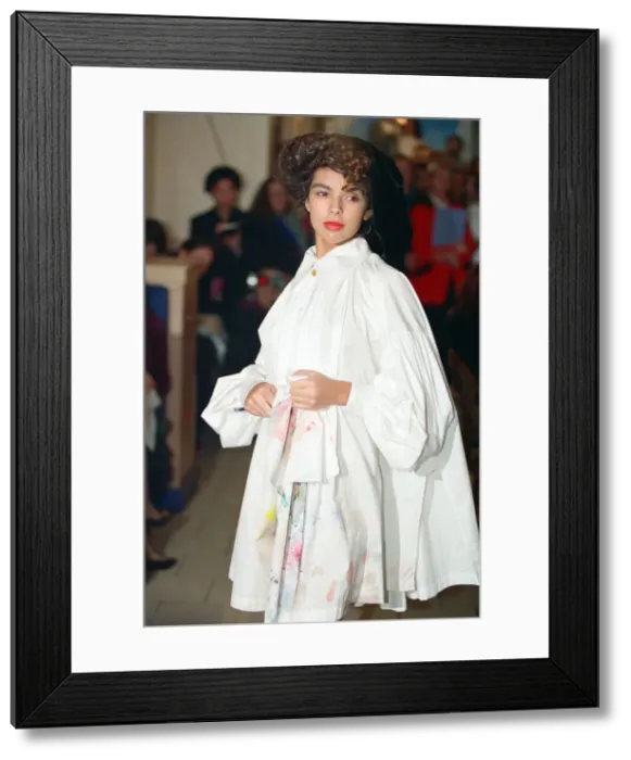 Framed Print : Vivienne Westwood fashion collection show at Tall Orders, Soho, London. October 1991