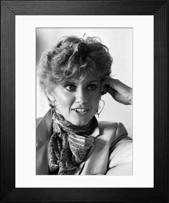 Framed Print : Actress Olivia Newton John. 27th September 1981 Framed Print : Actress Olivia Newton John. 27th September 1981