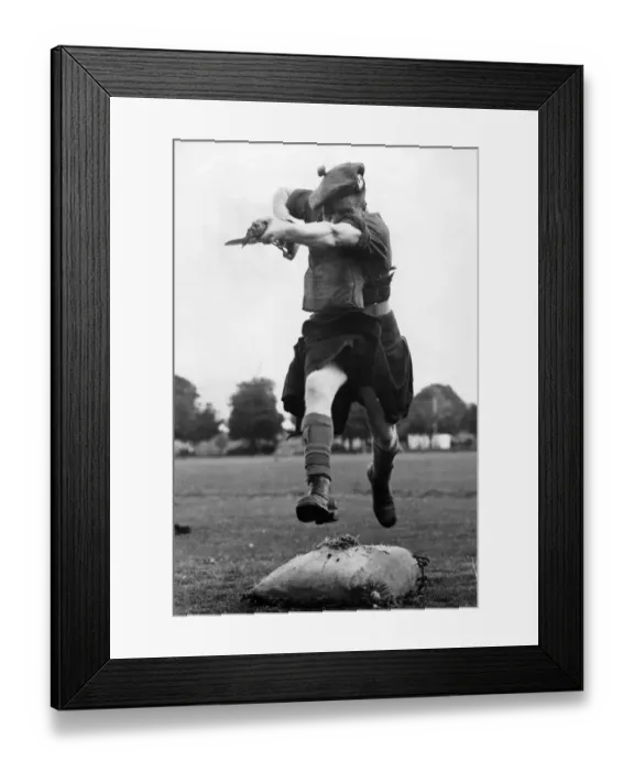 Framed Print : Scottish troops practice bayonet training in England. 21st September 1939 Framed Print : Scottish troops practice bayonet training in England. 21st September 1939