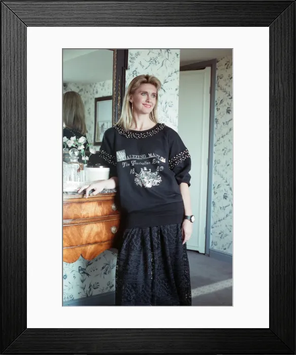 Framed Print : Actress Olivia Newton John. 9th September 1988 Framed Print : Actress Olivia Newton John. 9th September 1988
