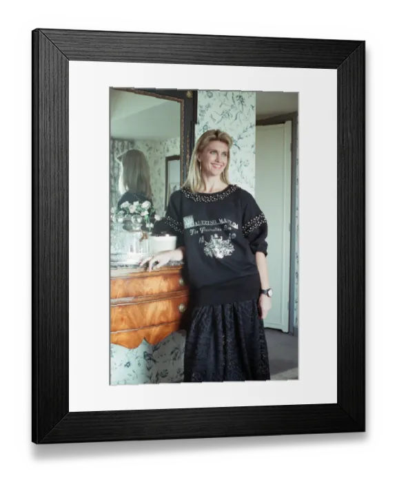Framed Print : Actress Olivia Newton John. 9th September 1988 Framed Print : Actress Olivia Newton John. 9th September 1988