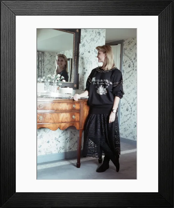Framed Print : Actress Olivia Newton John. 9th September 1988 Framed Print : Actress Olivia Newton John. 9th September 1988