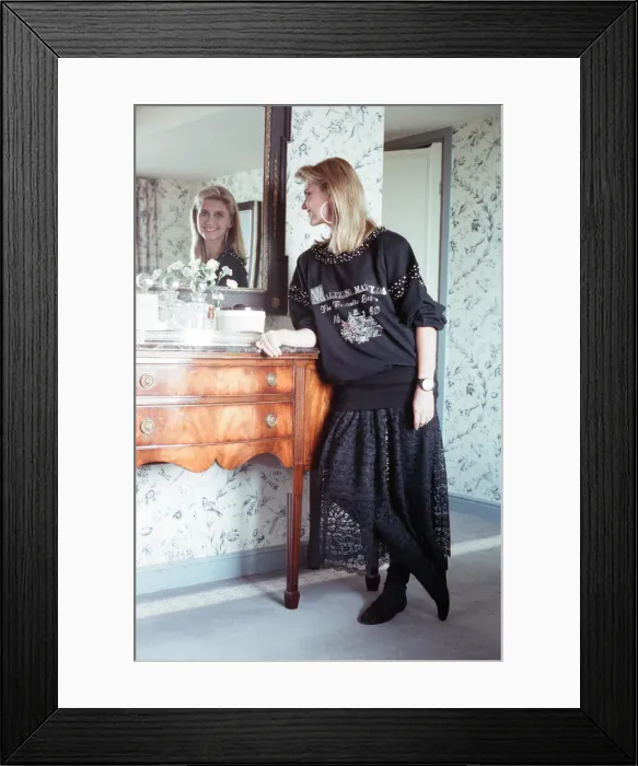 Framed Print : Actress Olivia Newton John. 9th September 1988 Framed Print : Actress Olivia Newton John. 9th September 1988