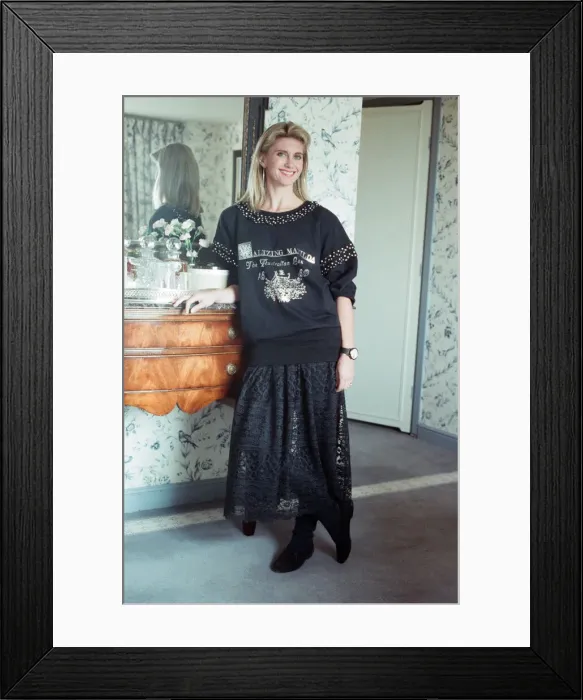Framed Print : Actress Olivia Newton John. 9th September 1988 Framed Print : Actress Olivia Newton John. 9th September 1988