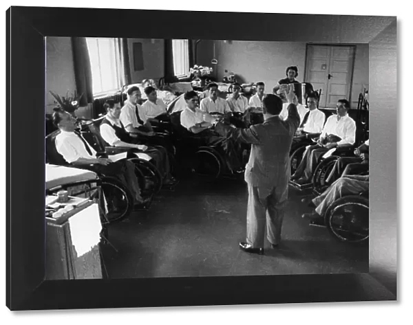 Choir and musicians composed of wounded servicemen at an Emergency Medical Service (EMS