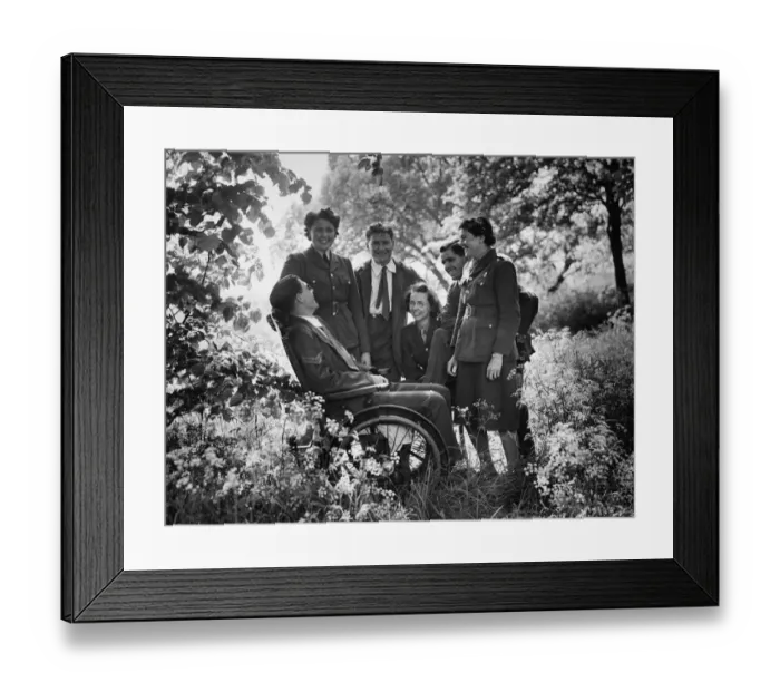 Framed Print : Wounded soldiers recuperating at a hospital in England during the Second World War Framed Print : Wounded soldiers recuperating at a hospital in England during the Second World War
