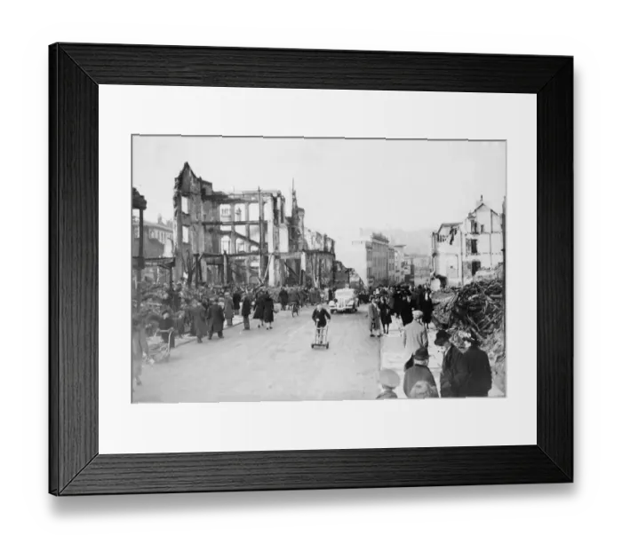 Framed Print : Union Street in Bristol. Somerset and Avon area. Picture shows pedestrians Framed Print : Union Street in Bristol. Somerset and Avon area. Picture shows pedestrians